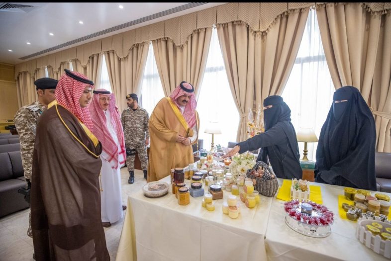 سمو أمير حائل يشهد حفل تخريج الدفعة الثانية لتأهيل الشباب لتربية النحل